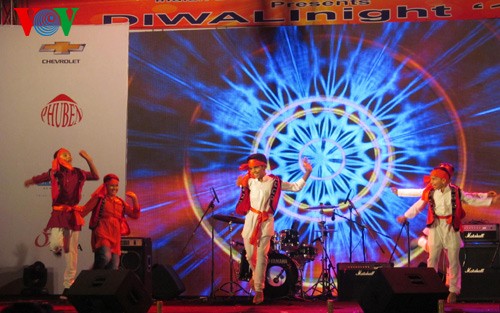 Bergelora Festival Cahaya India Diwali di kota Hanoi